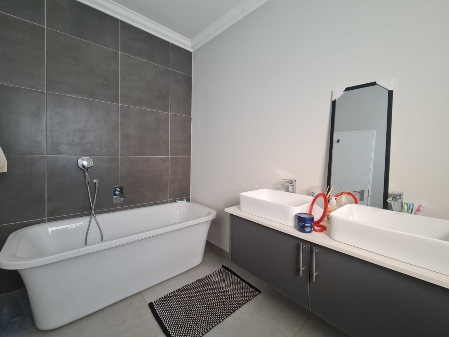 To Let 3 Bedroom Property for Rent in Melodie North West